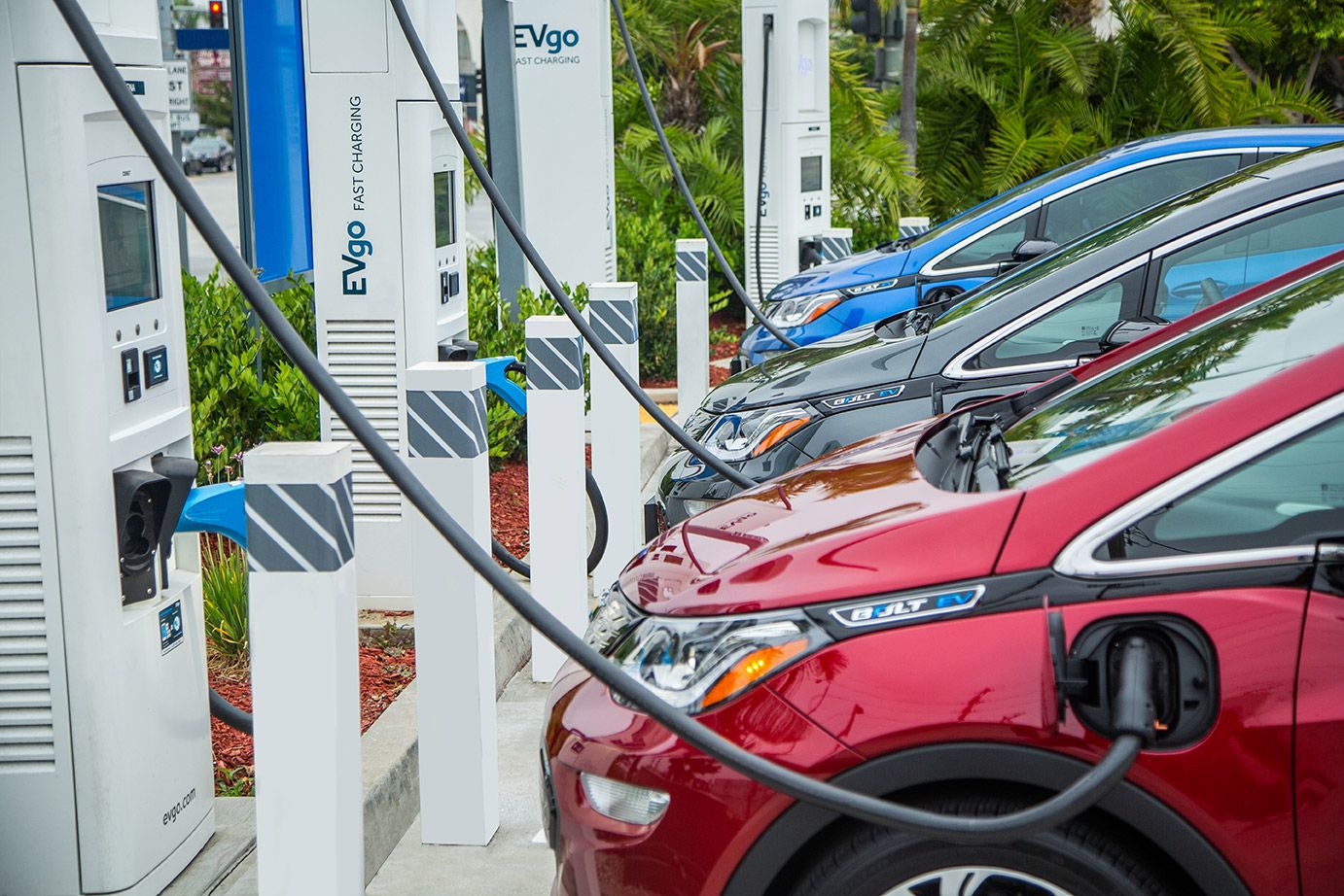 GM and EVgo to Carpet America with 2,700 New Fast Chargers