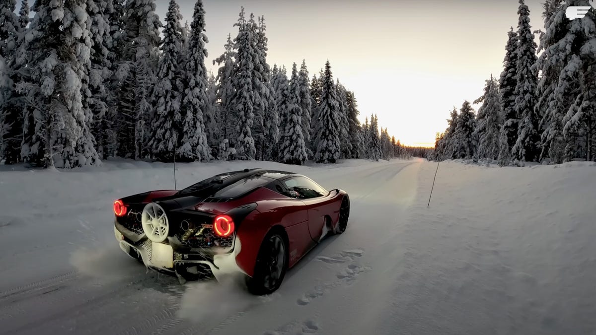 El GMA T.50 saca su talento sobre nieve en este vÃ­deo - Car and Driver 