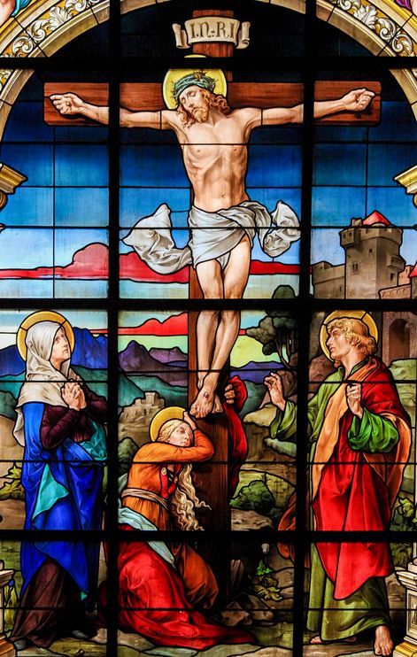 stained glass of jesus cruicfixion