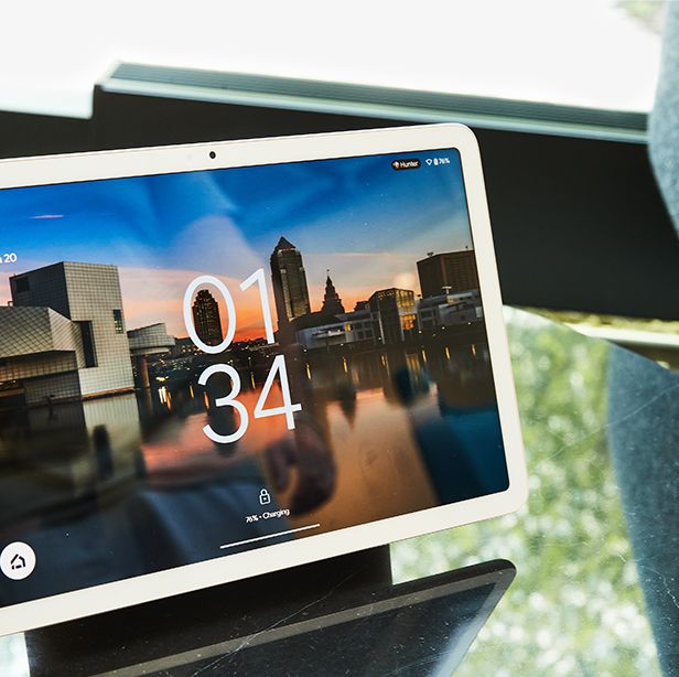 Google's 2-in-1 Pixel Tablet Doubles as a Smart Hub
