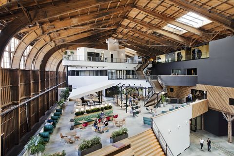 Google nueva oficina en Los Ángeles en un Hangar