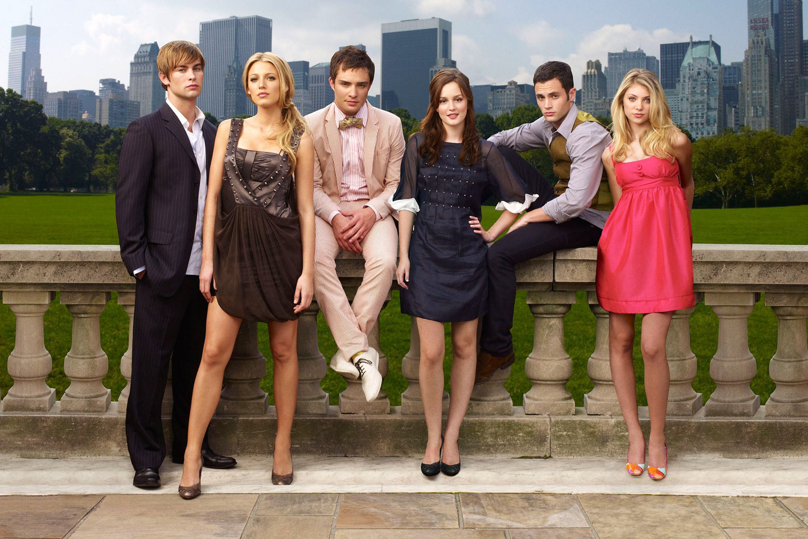 Gossip Girl reboot offers first look at the new cast
