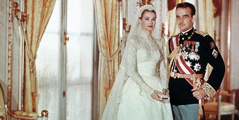 https://hips.hearstapps.com/hmg-prod.s3.amazonaws.com/images/grace-kelly-royal-wedding-dress-1516604382.jpg?crop=1.00xw:0.335xh;0,0.354xh&resize=480:*