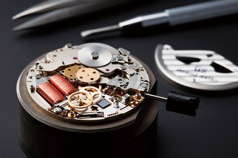 Seiko's Hybrid Technology Is Unique Watchmaking