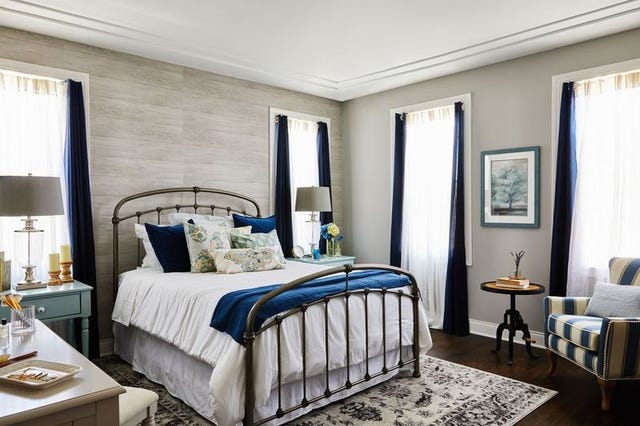 gray-bedroom-16-1588280208.jpg?crop=0.668xw:1.00xh0.0849xw,0&resize=640:*