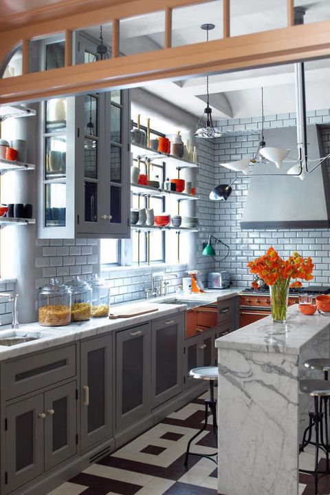 32 Best Gray Kitchen Ideas Photos Of, What Colour Goes Best With Grey Kitchen Cabinets