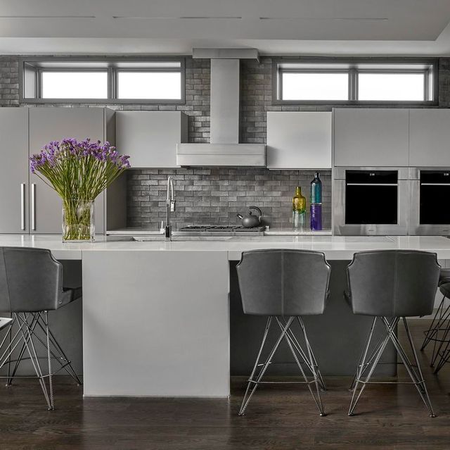 33 Sophisticated Gray Kitchen Ideas, What Color Countertop Goes With Light Gray Cabinets