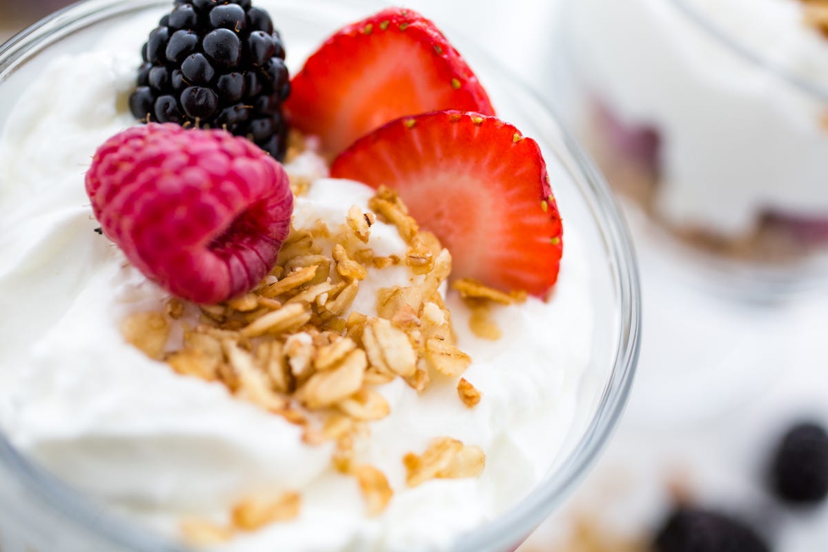 What's Healthier Greek Yogurt Or Low Fat Yogurt?