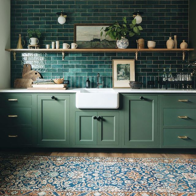Dark Green Kitchen Cabinet Paint Colors, What Color Cabinets Go With Dark Green Countertops