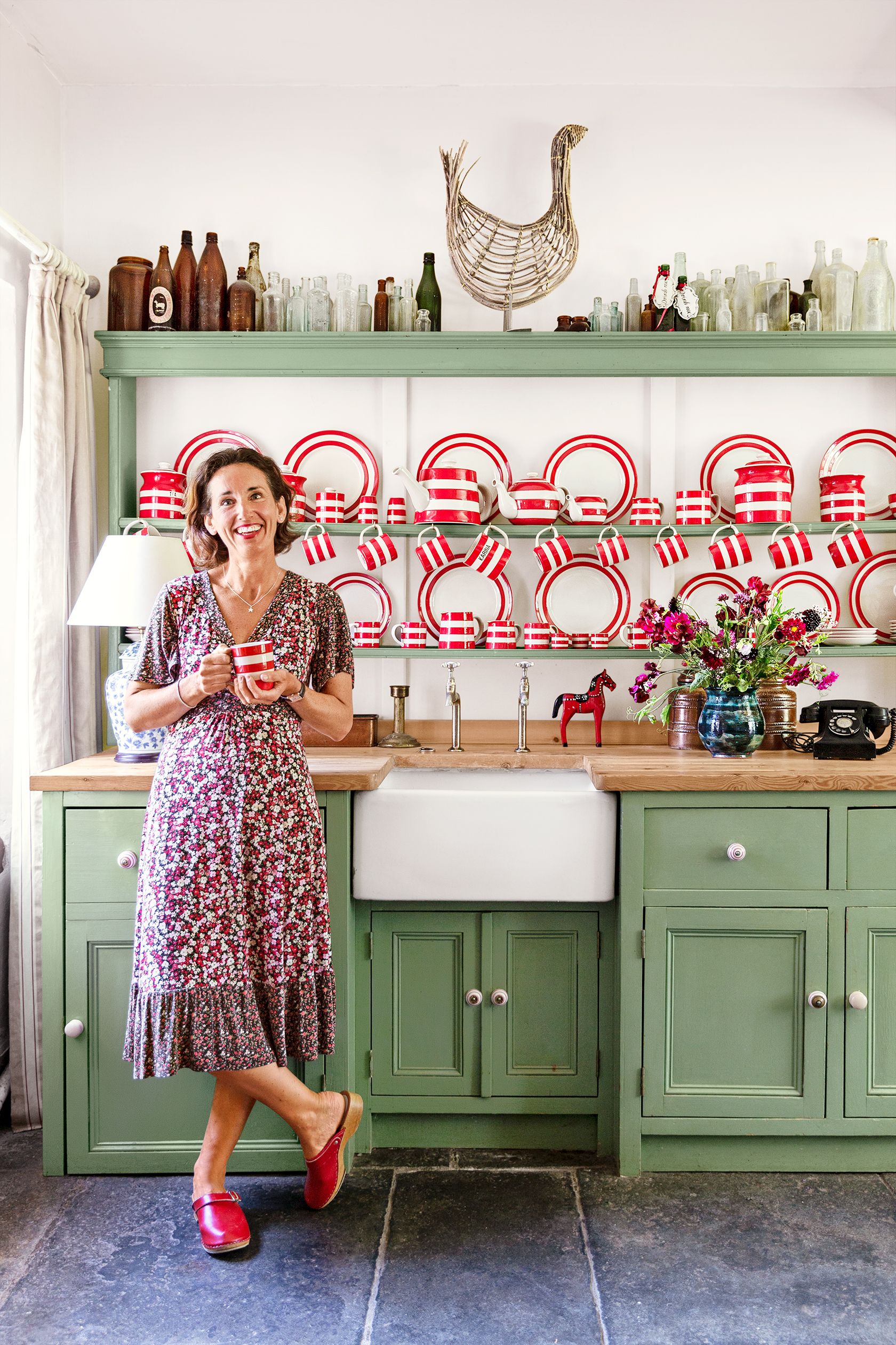 15 Best Green Kitchen Cabinet Ideas, Pale Green Kitchen Cabinet Paint