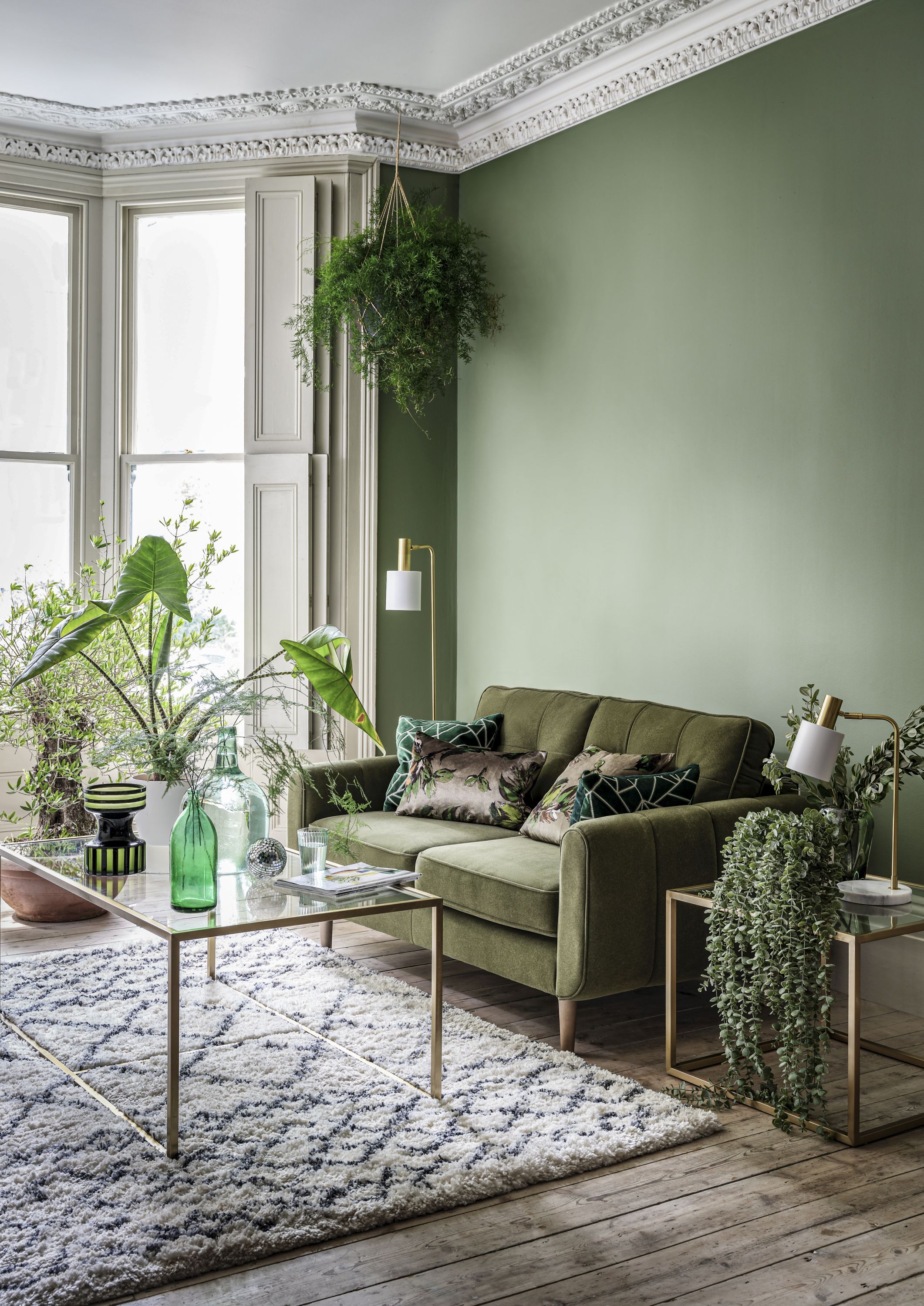 What Colour Cushions Go With Emerald Green Sofa Living Room Furniture   Green Living Room Ideas 1651872659 