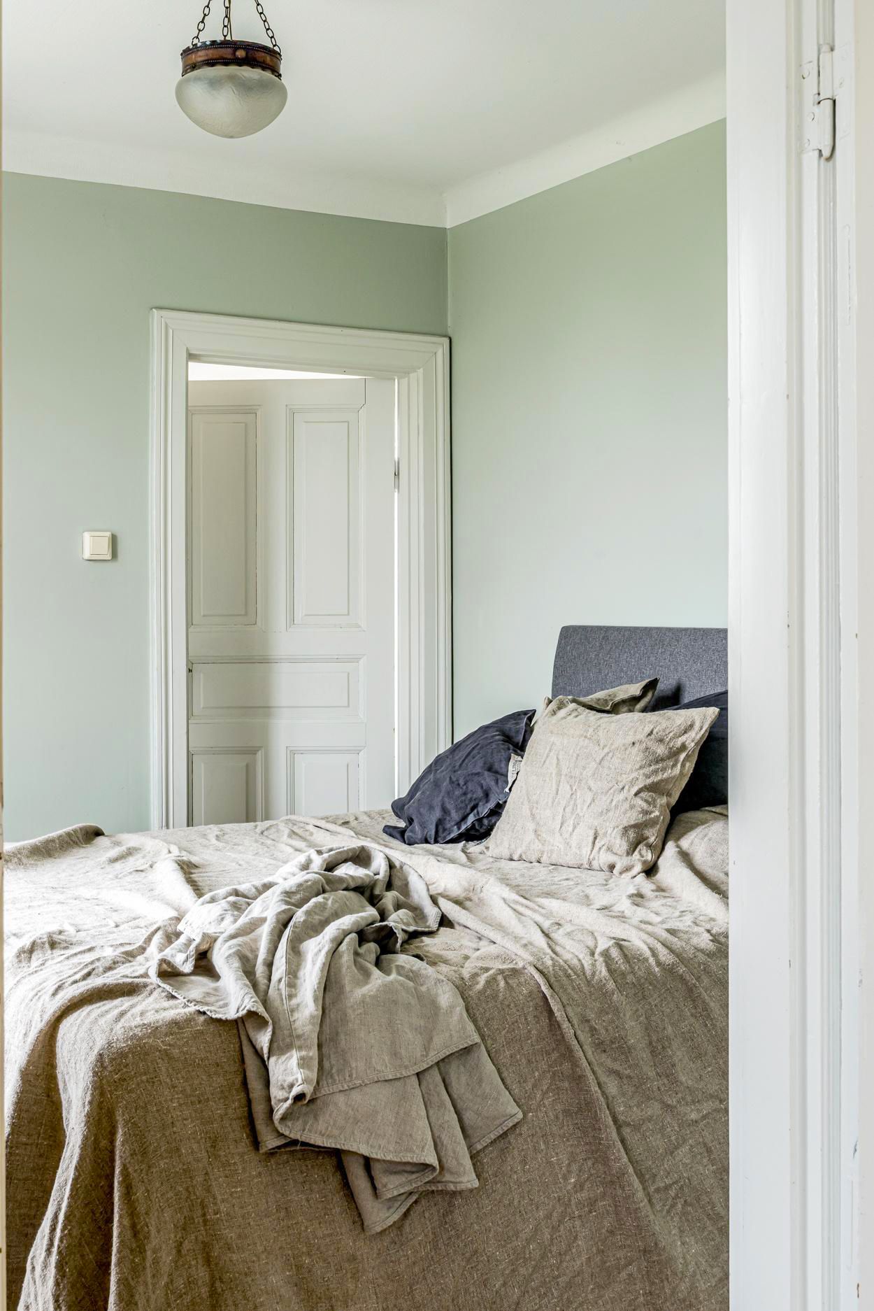 pale green bedroom walls