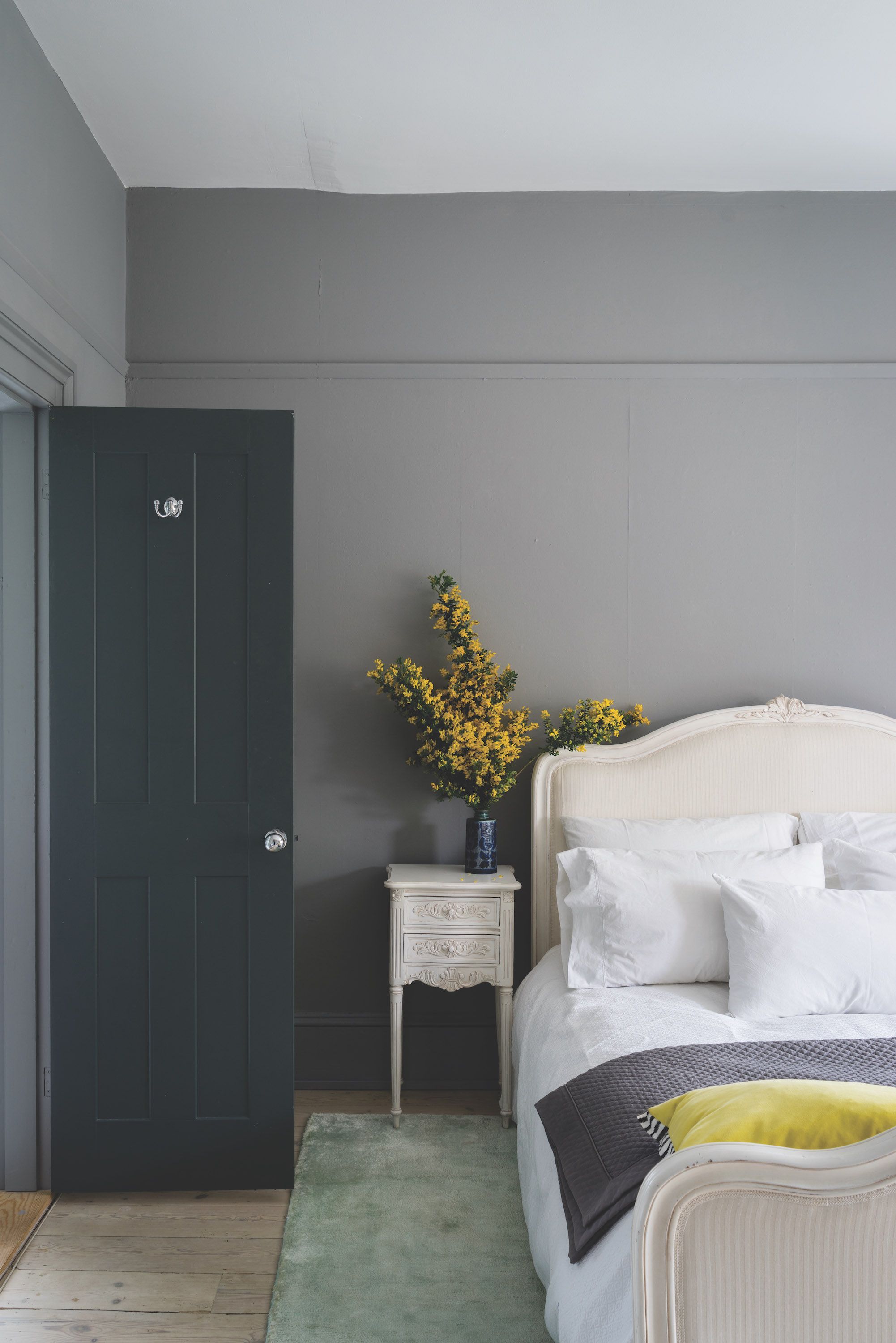 5 Grey Bedroom Ideas - Grey Bedroom