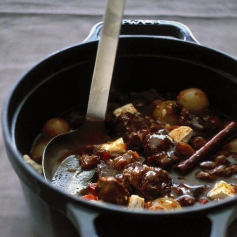 Griekse runderstoofschotel Stifado Griekse runderstoofschotel Stifado
