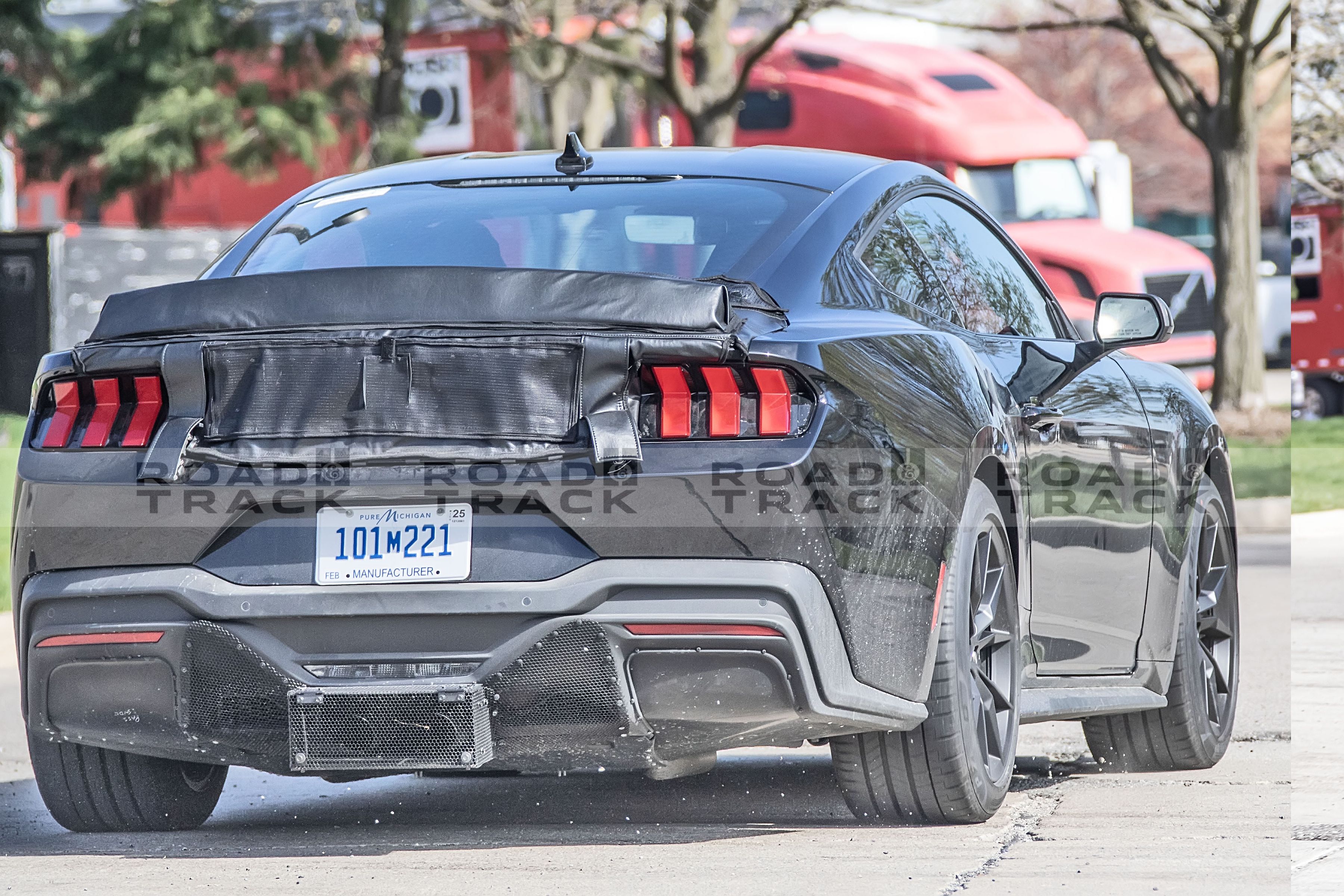 2024 Ford Mustang Prototype Spotted With Weird Center-Exit Exhaust ...