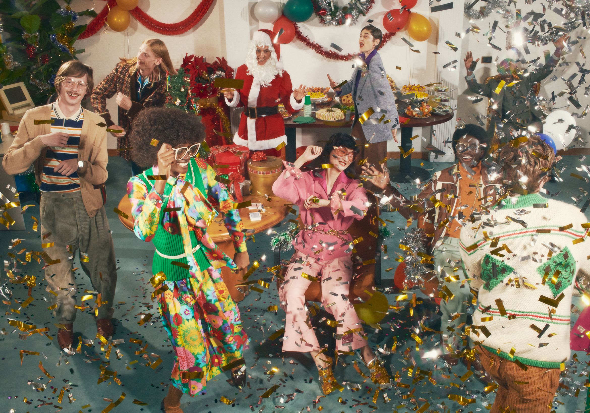 GUCCI」が90年代のオフィスでのパーティーを舞台に、ホリデー 