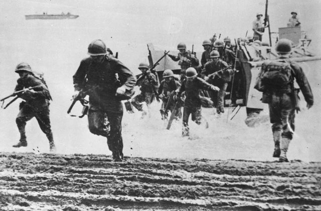 august 1942  american marines coming ashore from landing craft at guadalcanal  photo by keystonegetty images