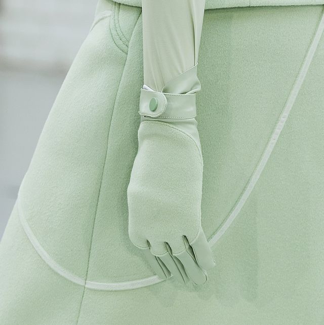 guanti in pelle color verde pastello