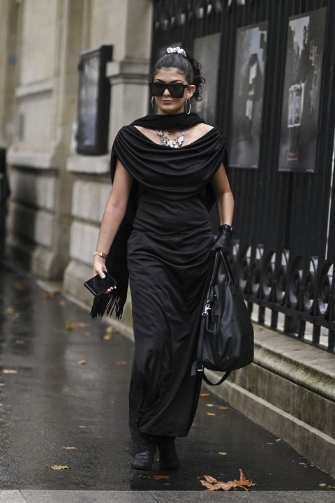 zwarte gedrapeerde jurk trend