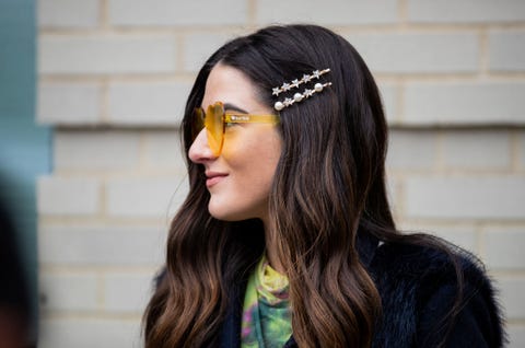 おしゃれ賢者たちが実践している 最旬ヘアアクセサリー術 ハーパーズ バザー Harper S Bazaar 公式 おしゃれ賢者たちが実践している 最旬ヘアアクセサリー術 ハーパーズ バザー Harper S Bazaar 公式