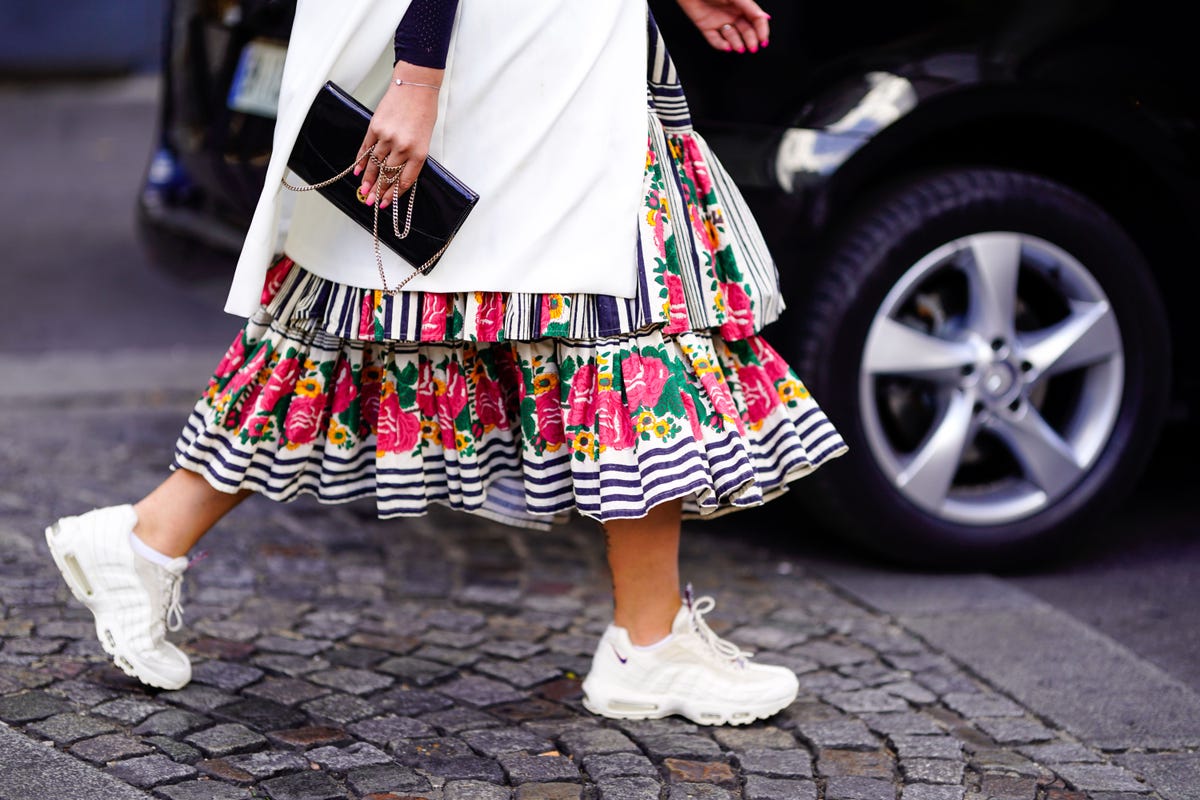 14 Best White Sneakers For 2020 Classic White Shoes That Go With