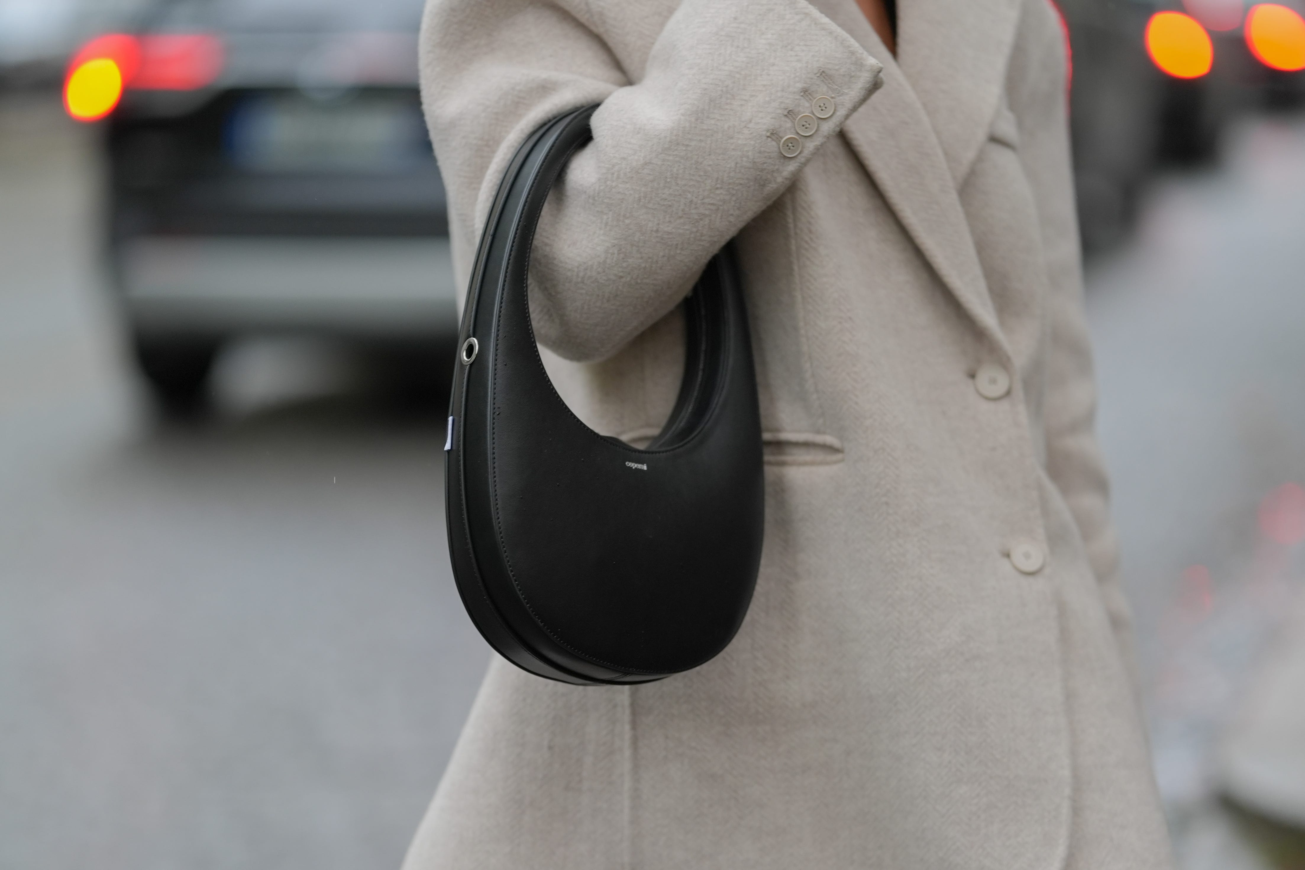 Ten Minimalist Bags that Get Simplicity Right