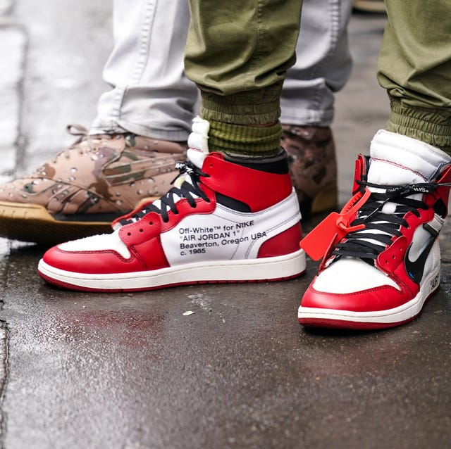 Street Style - Paris Fashion Week - Womenswear Fall/Winter 2020/2021 : Day Eight street style paris fashion week womenswear fallwinter 20202021 day eight
