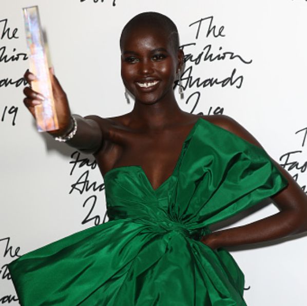 「年度模特兒」是她！來自南蘇丹的黑珍珠Adut Akech