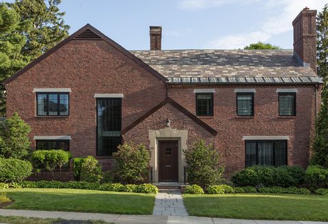 A Tudor-style house adapted to family life