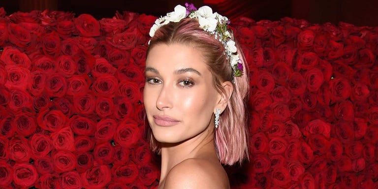 hailey-baldwin-pink-hair-1525741960.jpg