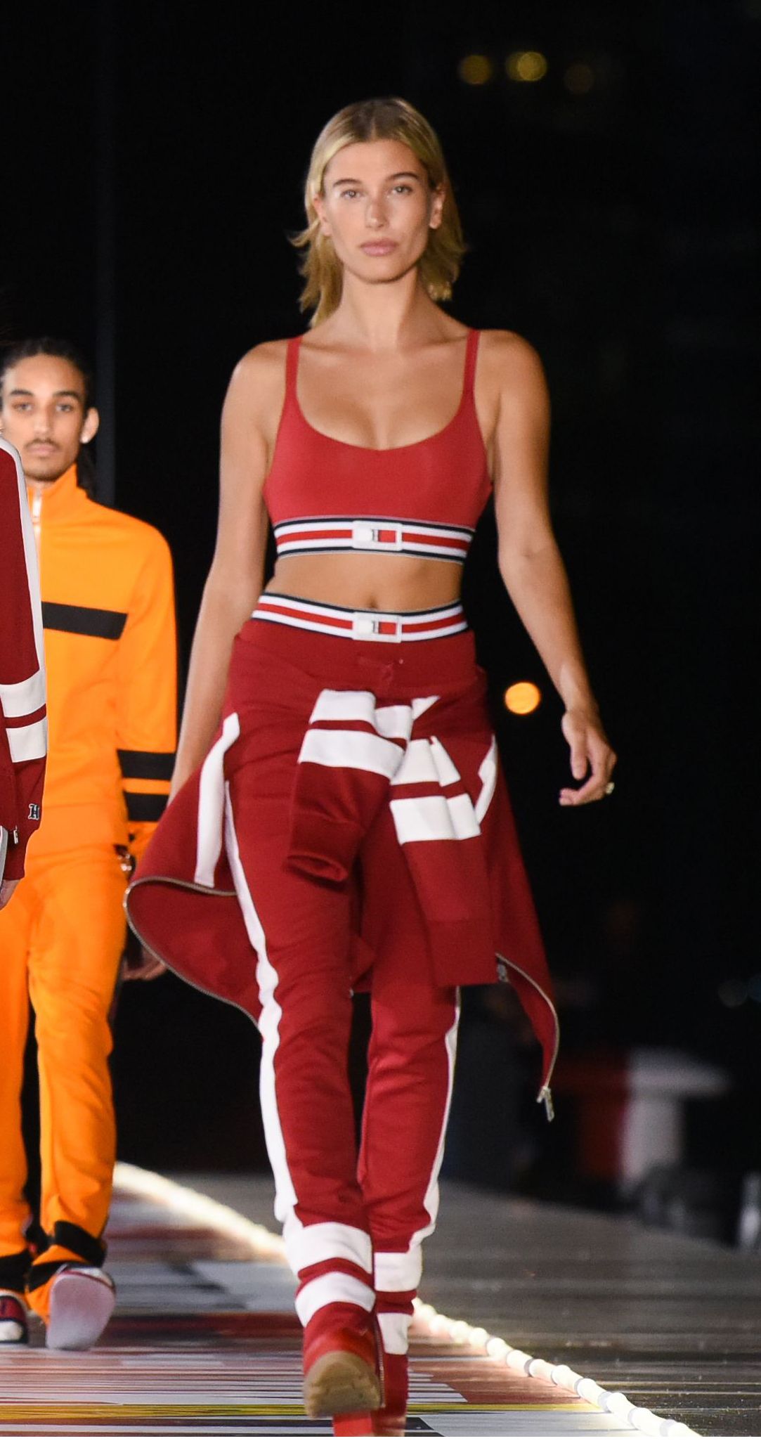 Hailey Bieber Watch Fashion Week Ss20 From Frow To Runway