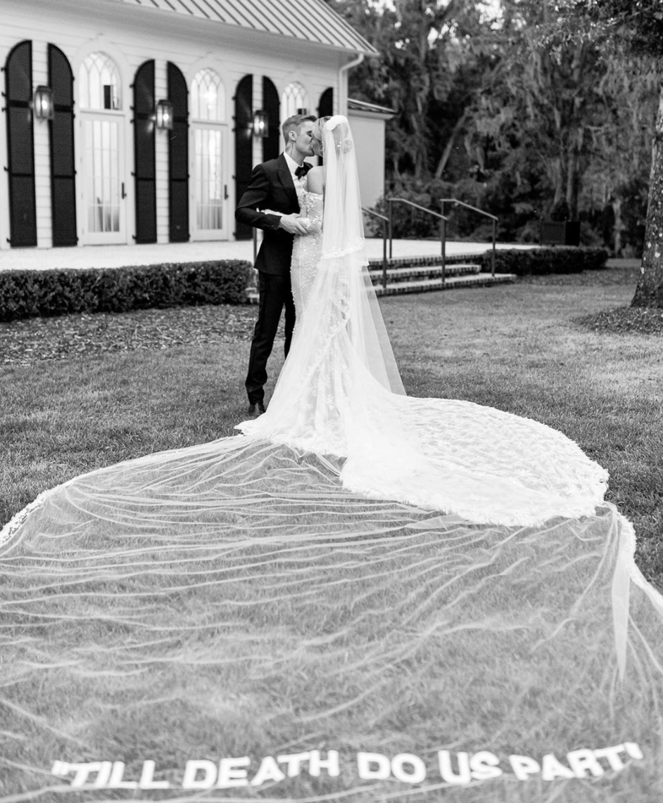 Hailey Baldwins Wedding Dress Pics Are Everything Hailey