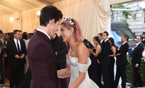 Hailey Baldwin y Shawn Mendes, primer posado como pareja Hailey Baldwin y Shawn Mendes, primer posado como pareja