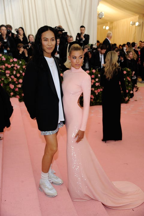 Kendall Jenner And Hailey Baldwin Changed Into White Mini