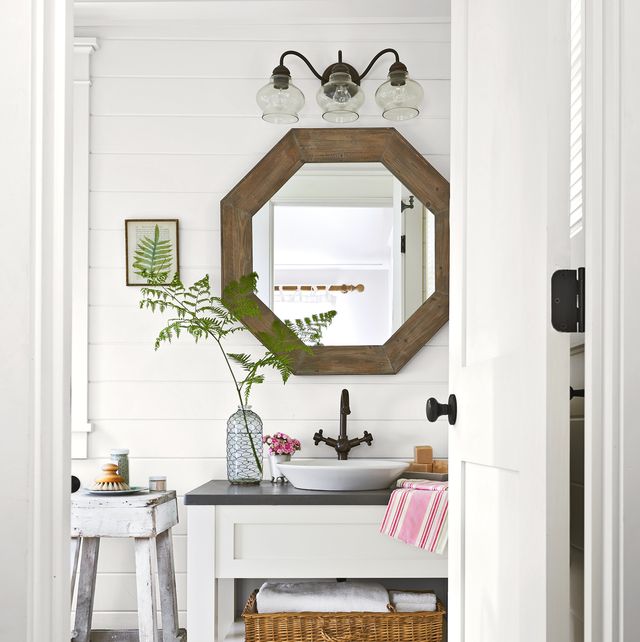 Featured image of post Small Bathroom Bathroom Decor Pics While you browse this small bathroom ideas photo gallery take note of any storage tricks decor ideas or layout designs you like who knows maybe