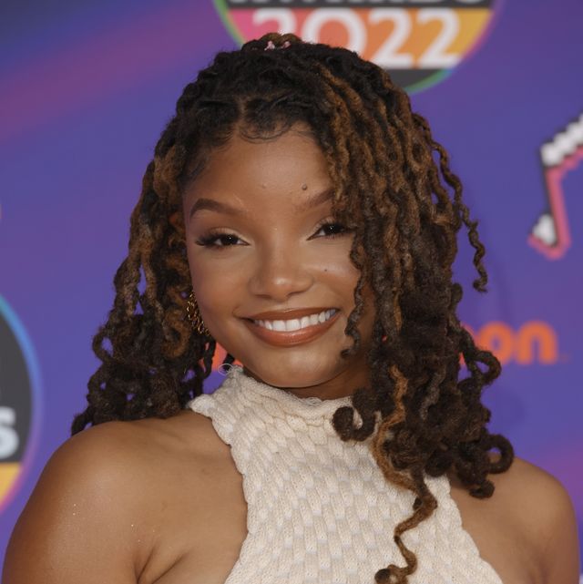 Halle Bailey S Curly Locs Proves She Is A Modern Day Disney Princess