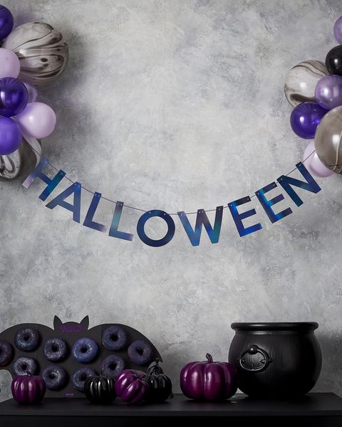 halloween decorar la pared con globos y donuts de la firma ginger ray