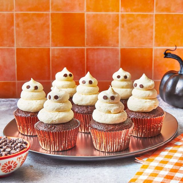 halloween cupcake ideas ghost cupcakes with orange tile background