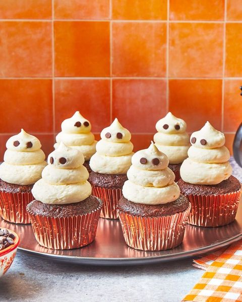 ghost cupcakes with chocolate chip eyes