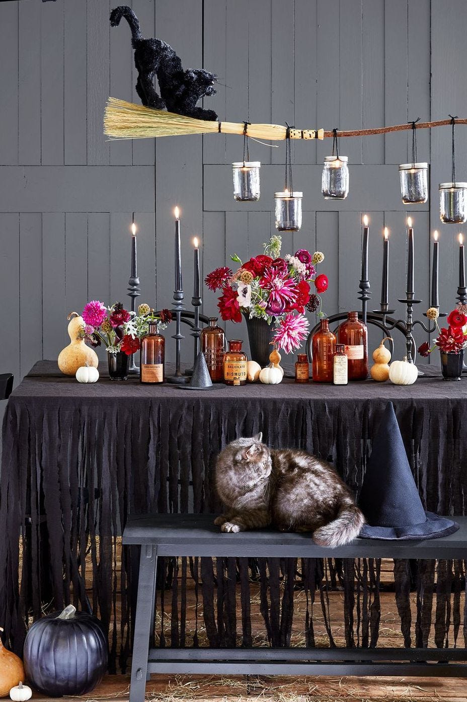 40 Creative Halloween Table Decorations - Halloween Table Centerpieces