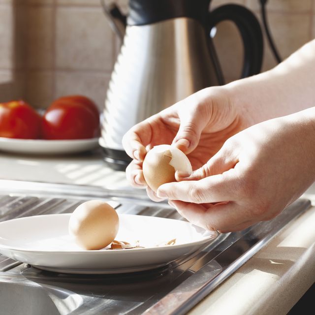 ゆで卵の殻を つるんとキレイにむく方法 Elle Gourmet エル グルメ