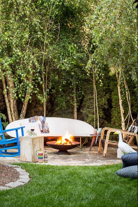 19 Best Backyard Fire Pit Ideas, Fire Pit Under Tree