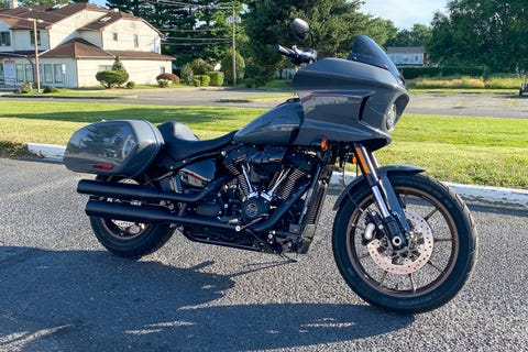 Le meilleur low rider de tous les temps ? 5 vue latérale de la nouvelle moto low rider st de harley