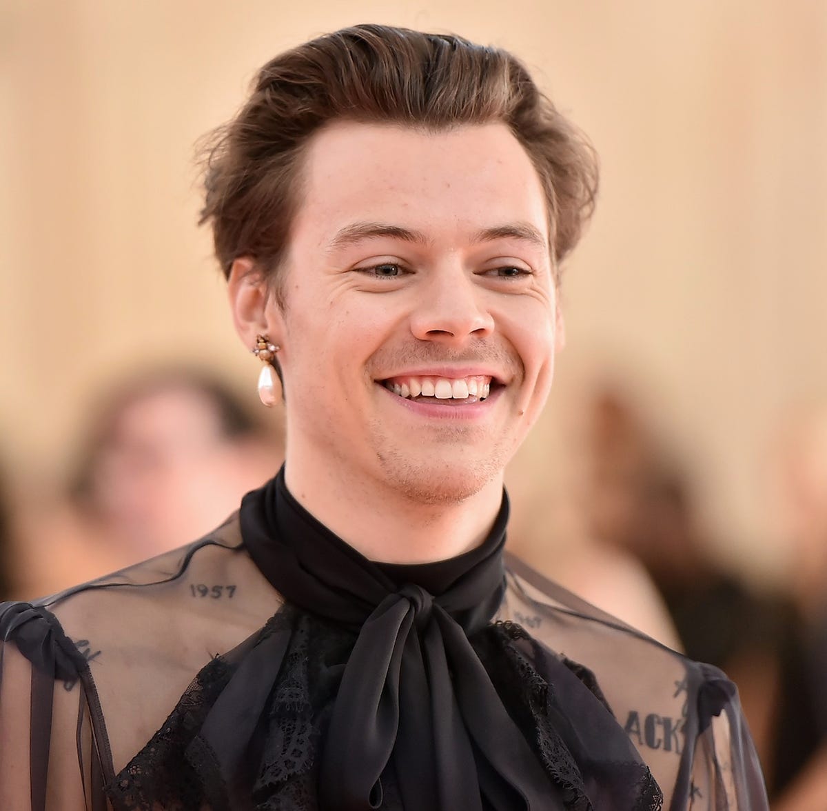 Harry Styles confirms he's naked in artwork for album Fine ...