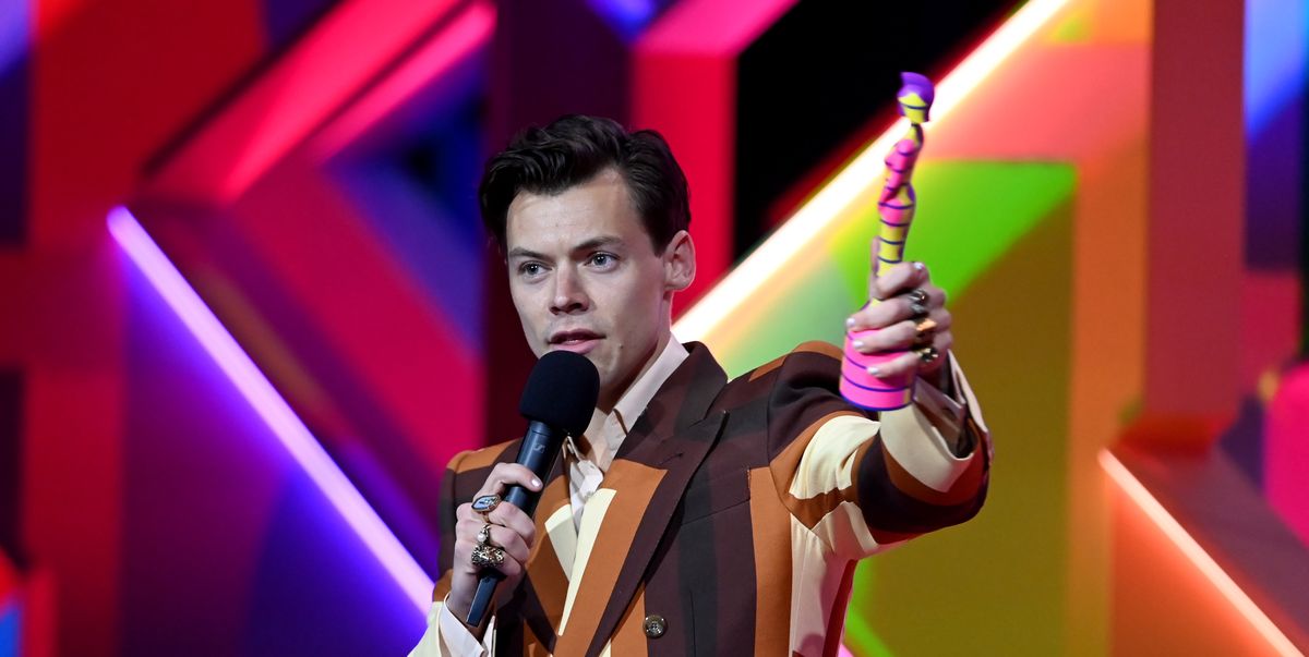Harry Styles Seemingly Accepted His BRIT Award with an American Accent