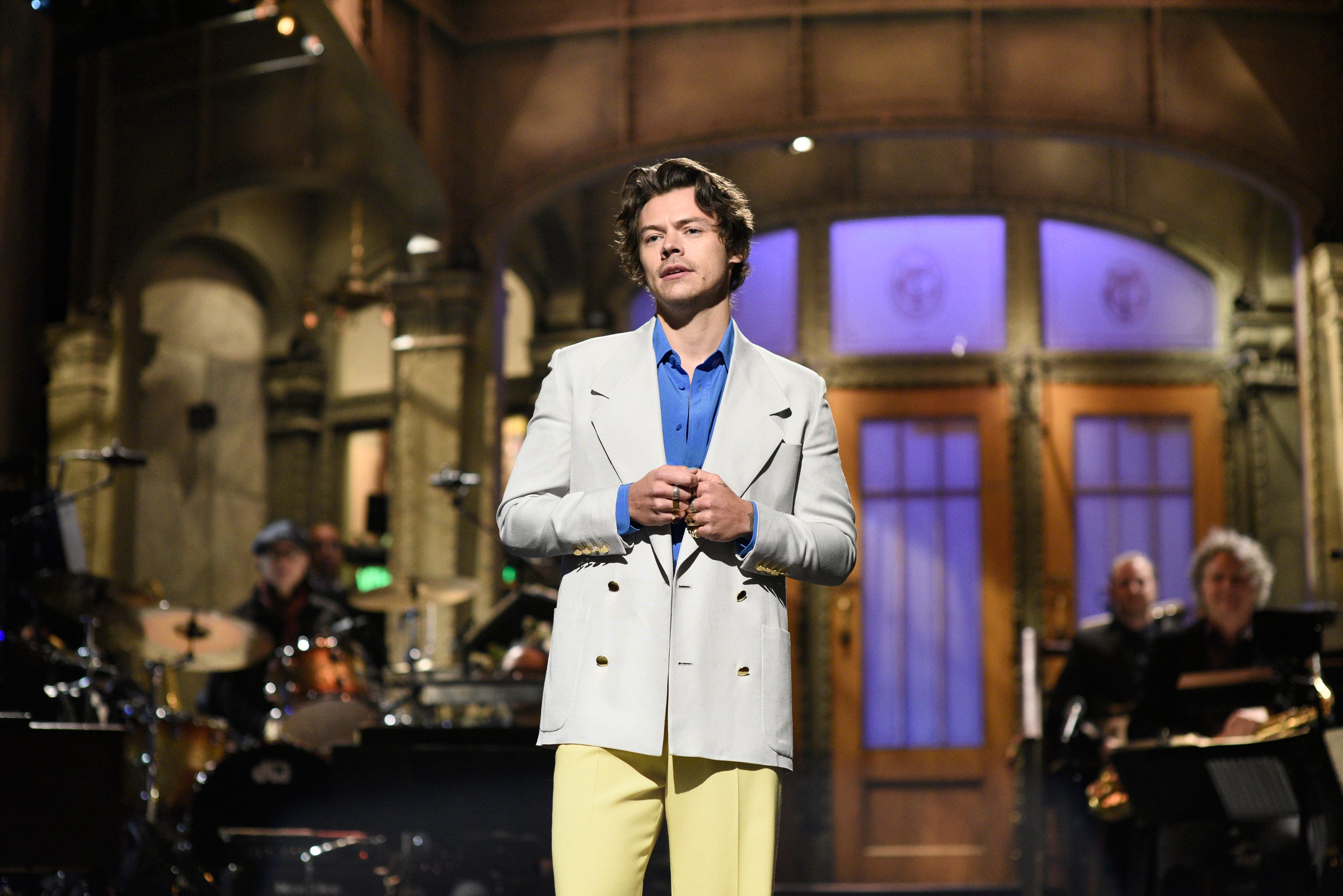 Harry Styles Shades Zayn Malik In Snl Monologue Video