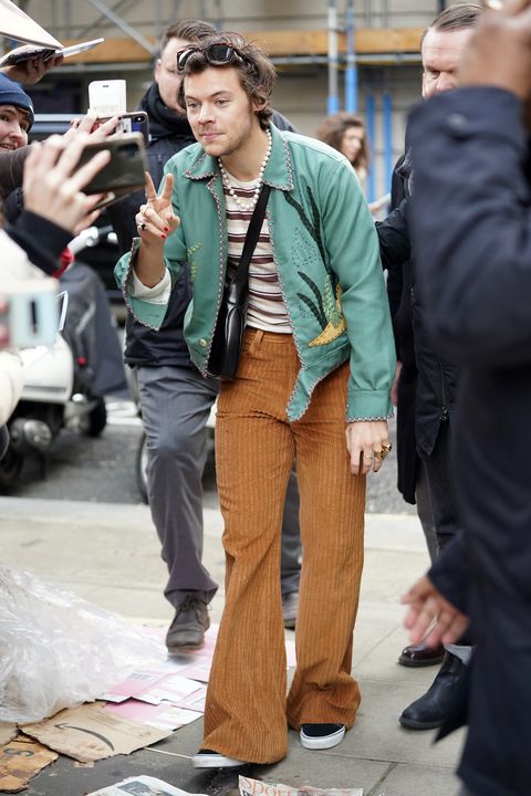 25 Most Stylish Harry Styles Outfits Harry Styles Best Looks