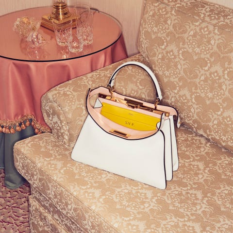 フェスティブ気分を盛り上げるフェンディの新作レザーグッズ ハーパーズ バザー Harper S Bazaar 公式 フェスティブ気分を盛り上げるフェンディの新作レザーグッズ ハーパーズ バザー Harper S Bazaar 公式