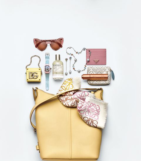心躍るサニーイエローで彩る お仕事バッグの中身を拝見 働く女性のエッセンシャルアイテム Vol 2 ハーパーズ バザー Harper S Bazaar 公式