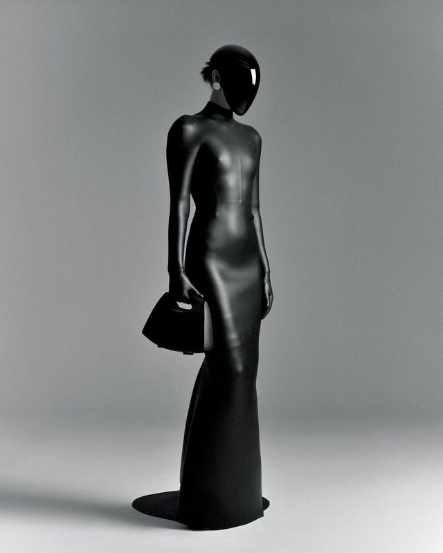 バレンシアガ 進化するエレガンス ハーパーズ バザー Harper S Bazaar 公式